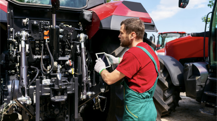 Equipment technician using STX Garage to service equipment